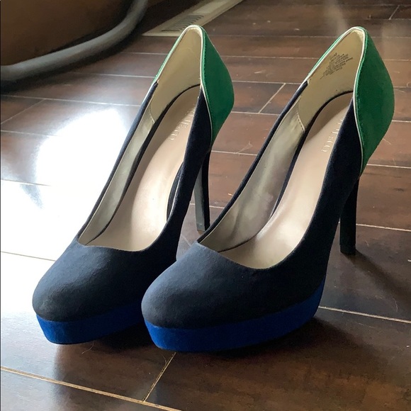 Heels - Picture 2 of 3